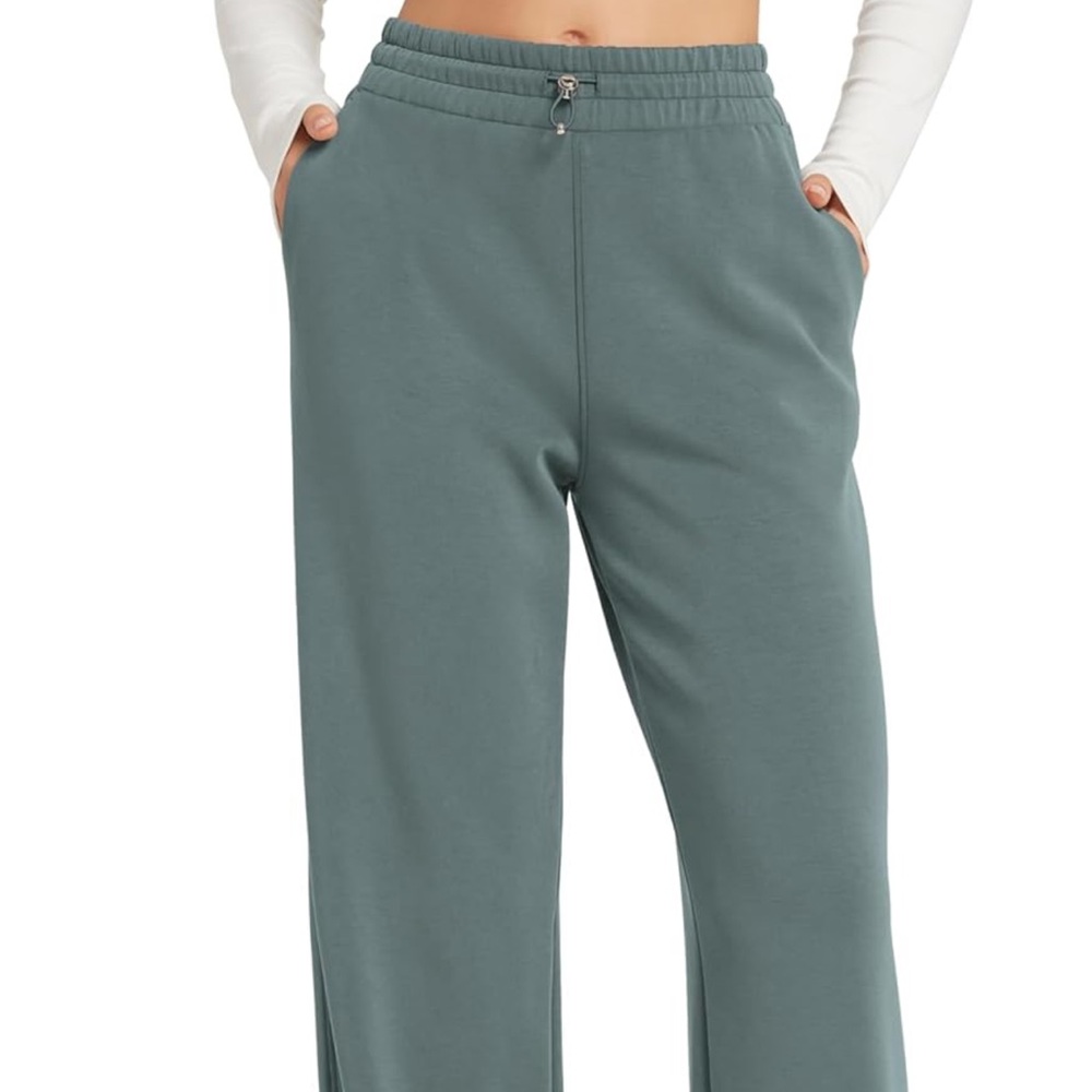 Women's Set - Straight Leg Pants & Crewneck
